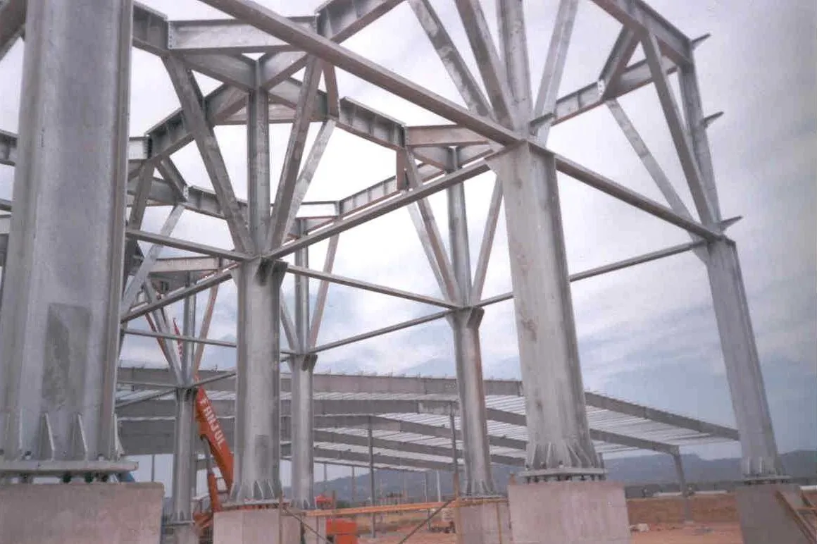 Detalle de unión atornillada en estructura metálica